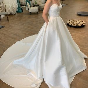 stella york wedding dress w/pockets